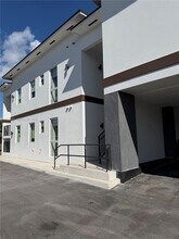 210 SE 10th St in Hallandale Beach, FL - Building Photo - Building Photo