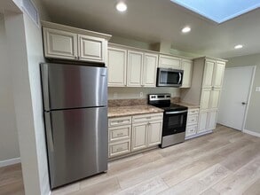 13312 Village 13 in Camarillo, CA - Building Photo - Building Photo