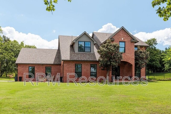 8012 NE 140th St in Edmond, OK - Building Photo - Building Photo