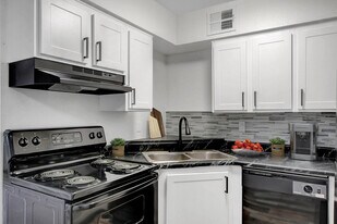 Rancho Vista Apartments in Las Vegas, NV - Building Photo