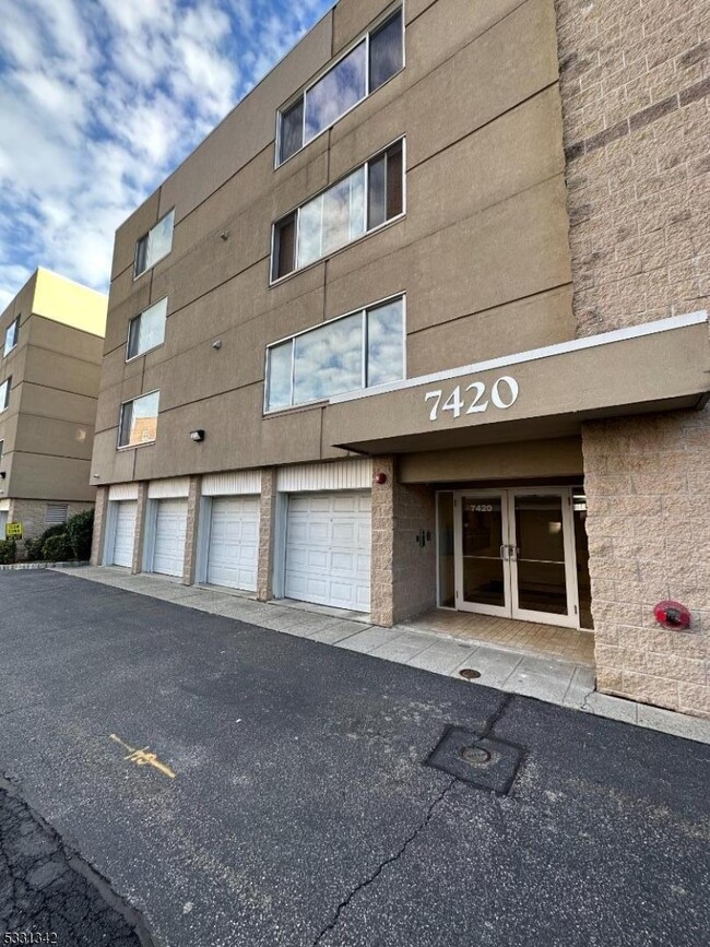 7420 JFK Blvd E in North Bergen, NJ - Building Photo - Building Photo