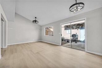 5205 Golden Ln, Unit C in Las Vegas, NV - Building Photo - Building Photo