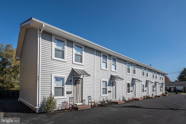 527 Gray Ave in Winchester, VA - Building Photo - Building Photo