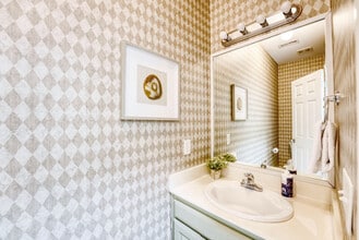 1517 NW Bell Royal Ct in Bentonville, AR - Foto de edificio - Building Photo