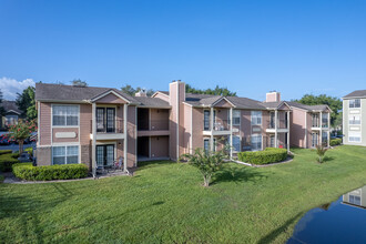 Waterford Landing Condominiums in Orlando, FL - Foto de edificio - Building Photo