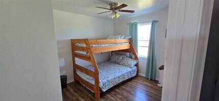 16506 Blackbeard Rd in Jamaica Beach, TX - Building Photo - Building Photo