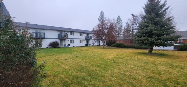 Eastern View Terrace Apartments in Spokane, WA - Foto de edificio - Building Photo