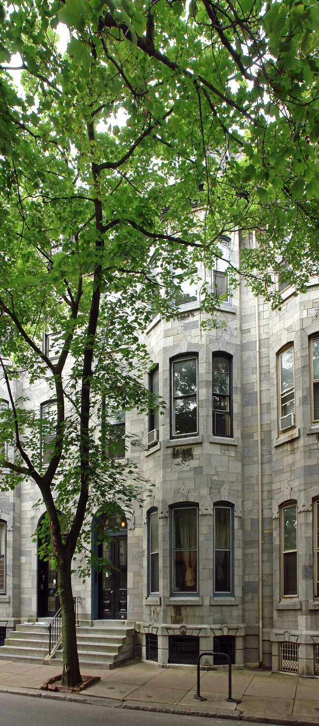 2110 Pine St in Philadelphia, PA - Foto de edificio - Building Photo