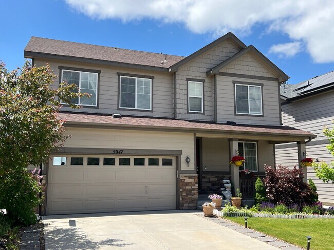 property at 5047 S Versailles Cir