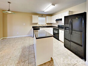 5746 Butch Canyon in San Antonio, TX - Foto de edificio - Building Photo