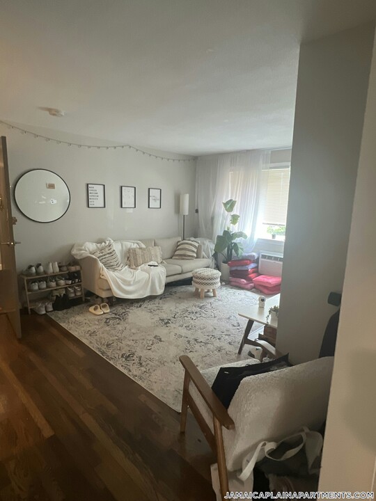 50 Evergreen St in Boston, MA - Building Photo