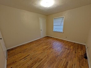 2206 Ave G in Nederland, TX - Building Photo - Building Photo