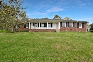 6833 Pennywell Dr in Nashville, TN - Building Photo