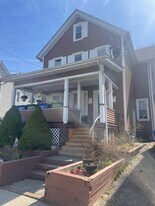 90 Montgomery St in Middletown, NY - Building Photo