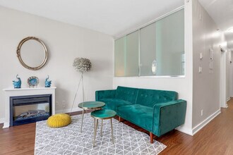 1249 Granville St in Vancouver, BC - Building Photo - Building Photo