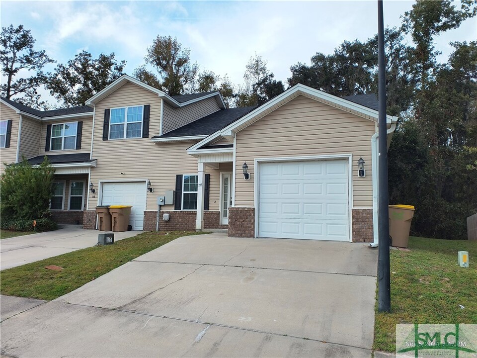 192 Cypress Point Dr in Richmond Hill, GA - Foto de edificio