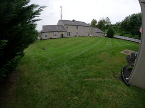 2390 Mill Rd in Mechanicsburg, PA - Foto de edificio - Building Photo