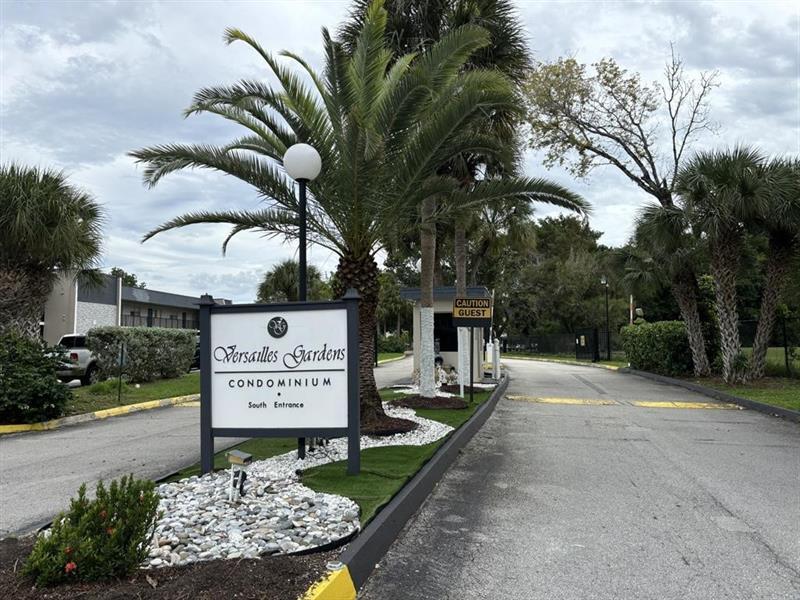 7925 Fairview Dr in Tamarac, FL - Building Photo
