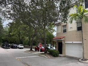 5800 W Sample Rd in Coral Springs, FL - Foto de edificio - Building Photo