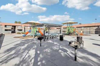 1750 Karen Ave in Las Vegas, NV - Building Photo - Building Photo