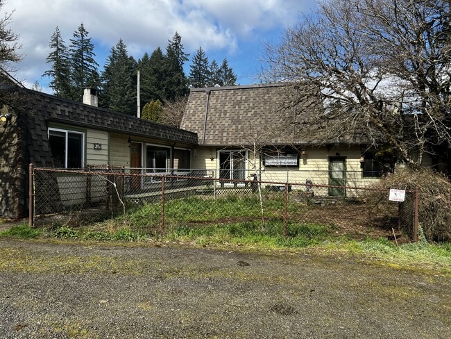 property at 146 Hawthorn Ln