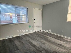 2559 Edwin Ave in Akron, OH - Building Photo - Building Photo