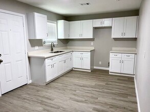 610 Garrett St in Liberty, TX - Building Photo - Building Photo