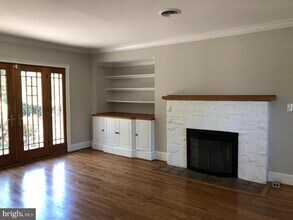 8106 Maple Ridge Rd in Bethesda, MD - Building Photo - Building Photo