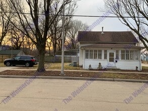 501 W Bradley Ave in Champaign, IL - Building Photo - Building Photo