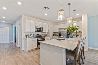 11074 Pondside Ln in Port St. Lucie, FL - Building Photo - Building Photo