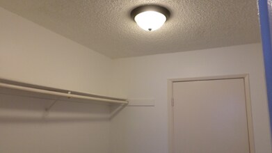 5271 Huntington Dr N in Los Angeles, CA - Building Photo - Building Photo