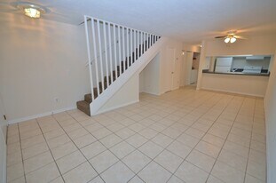 4037 SW 21st Rd in Gainesville, FL - Building Photo