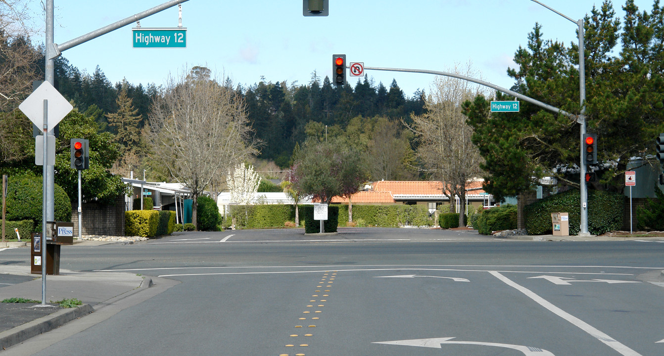 4001 Sonoma Hwy in Santa Rosa, CA - Building Photo