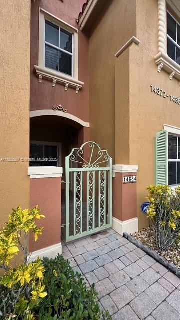 14384 SW 11th St in Pembroke Pines, FL - Foto de edificio - Building Photo