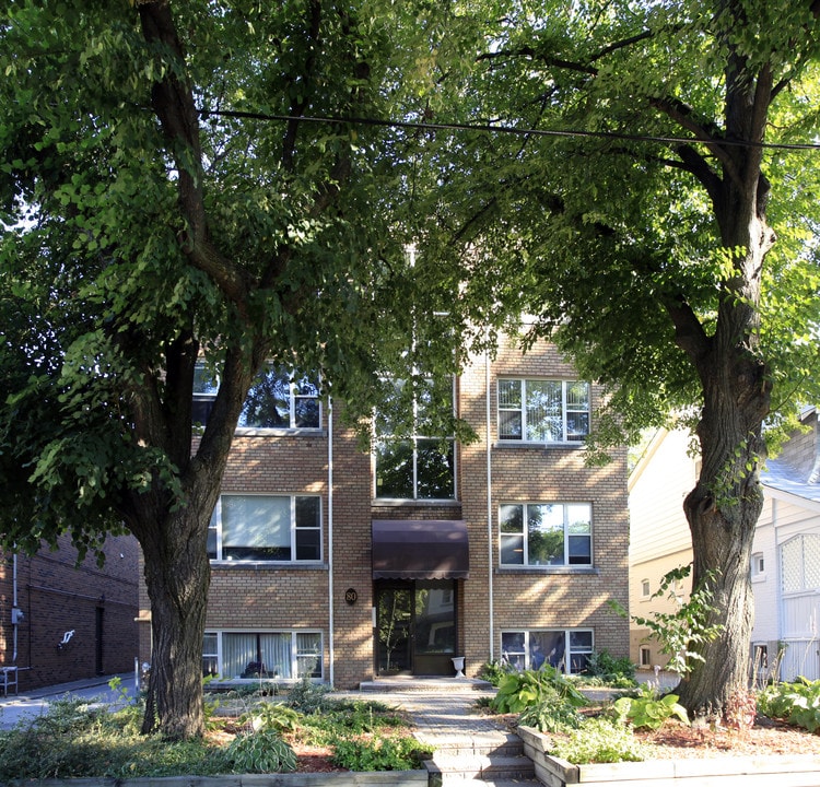 80 Castlefield Ave in Toronto, ON - Building Photo