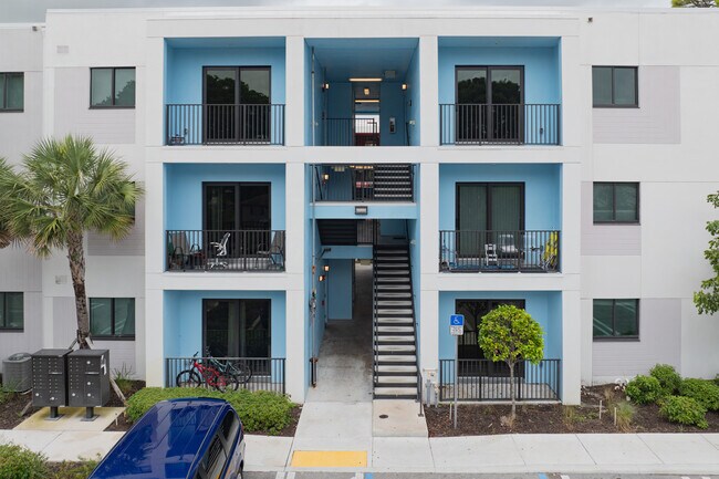 Lakewood Village in Palm Springs, FL - Building Photo - Building Photo