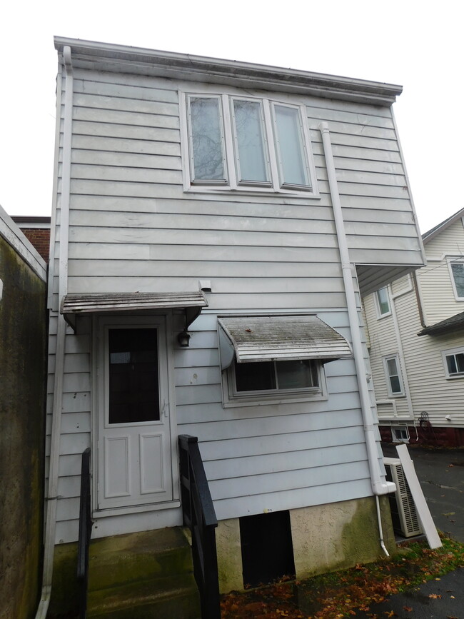 217 Wanamaker Ave, Unit B LOWER Back in Essington, PA - Building Photo - Building Photo