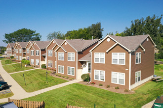 Geneva Meadows in Lake Geneva, WI - Foto de edificio - Building Photo