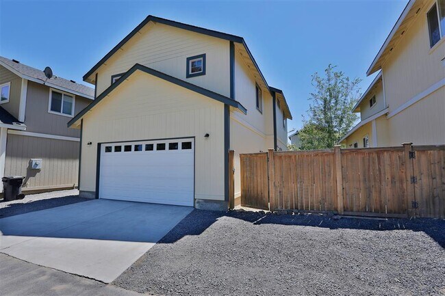 20162 Merriewood Ln in Bend, OR - Building Photo - Building Photo