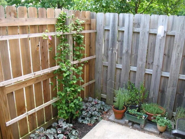 795 E Sherwood Hills Dr in Bloomington, IN - Building Photo - Building Photo