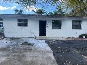 15812 NW 39th Ct in Miami Gardens, FL - Building Photo - Building Photo
