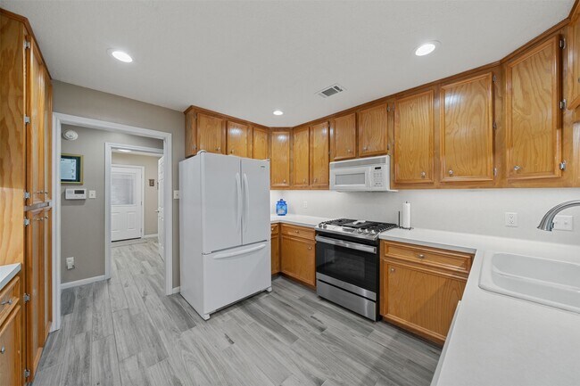 18823 Cypress Church Rd in Cypress, TX - Foto de edificio - Building Photo