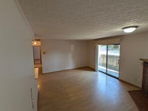 2163 Hedgerow Rd, Unit D in Columbus, OH - Building Photo - Building Photo