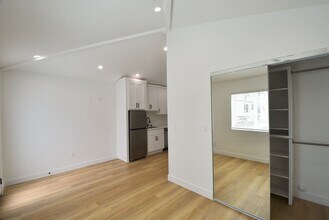10839 Moorpark St in Los Angeles, CA - Building Photo - Building Photo