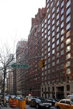 320 E 72nd St in New York, NY - Building Photo - Building Photo