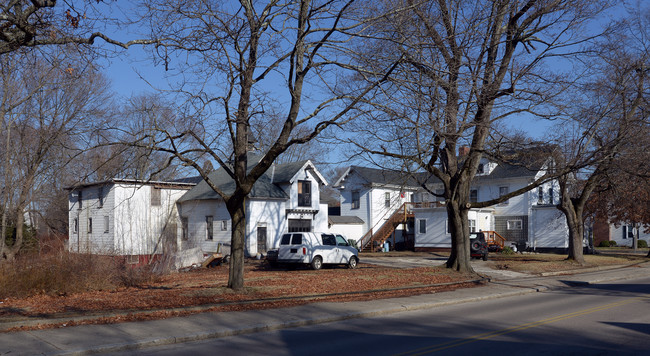 42 Peck St in Attleboro, MA - Foto de edificio - Building Photo