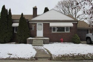 1310 Mill St in Lincoln Park, MI - Building Photo