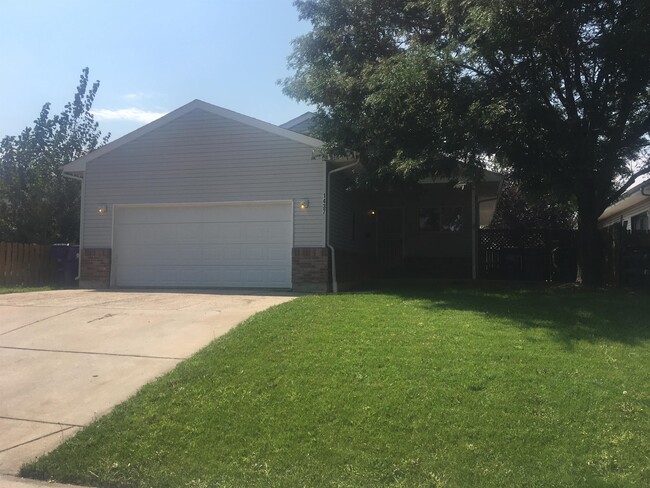 property at 1437 Roslyn St
