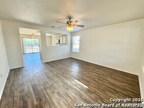 18 Beacon Bay in San Antonio, TX - Building Photo - Building Photo