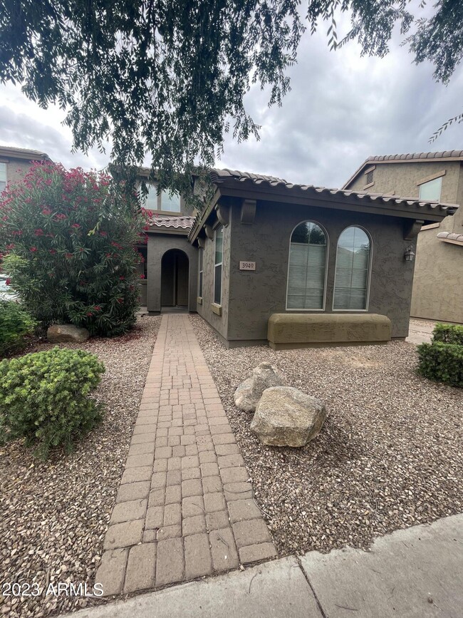 property at 3949 E Fairview St